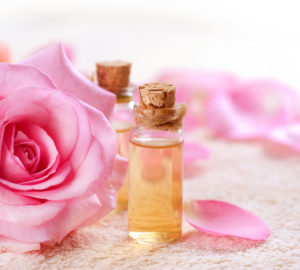 acqua di rose per profumare i capelli